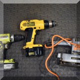 T06. Black and Decker sander. 